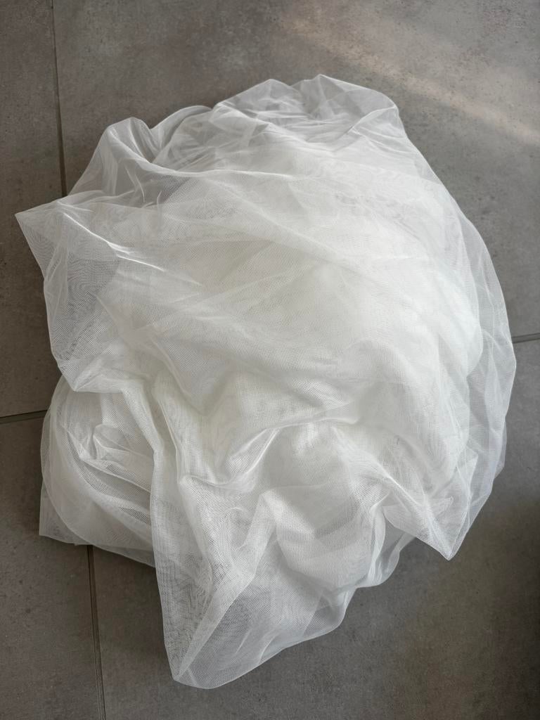 Muggennet voor babybed, Ophalen