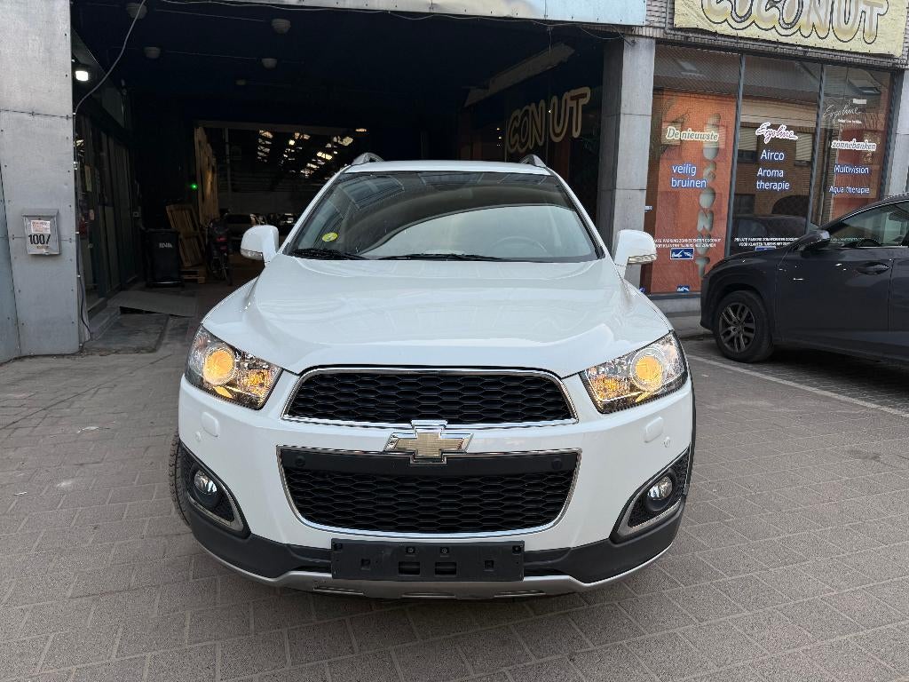 Chevrole Captiva 2.2Cdti 7Place 4x4 *1er Main car pass*, Auto's, Chevrolet, Euro 5, Parkeersensor, Zwart, Wit