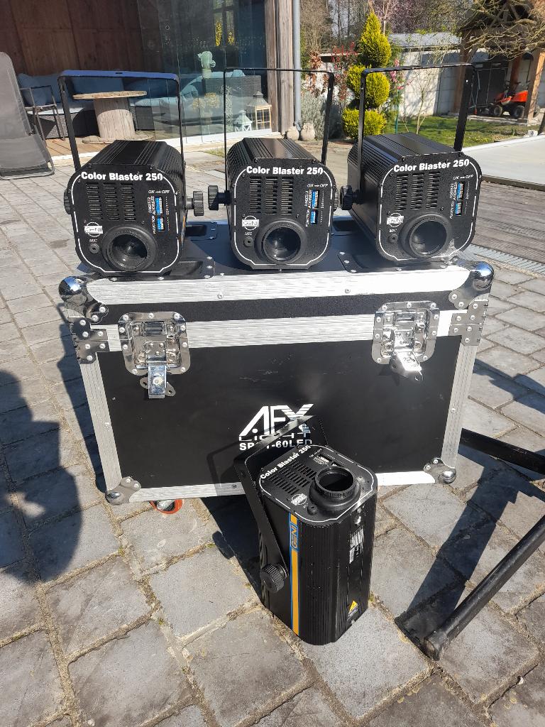 PROJECTEUR PRO GENI COLOR BLASTER 250, Enlèvement, Comme neuf, GENI