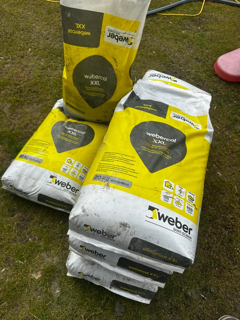 Nieuwe zakken tegellijm, Ophalen, Nieuw