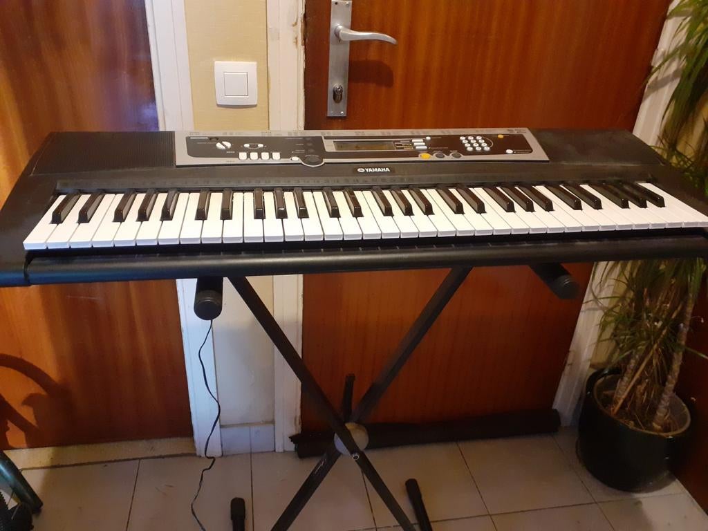 Piano yamaha werkt perfect, Musique & Instruments, Claviers, Enlèvement, Yamaha