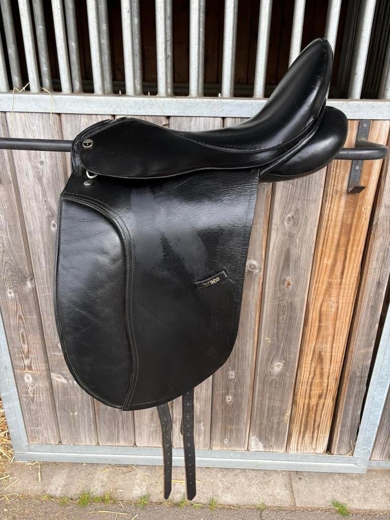 Merano dressuurzadel, Dieren en Toebehoren, Paarden en Pony's | Zadels, Ophalen of Verzenden, Gebruikt, Dressuur