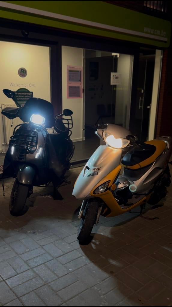 Opzoek naar voorkap en stuurkap van honda sfx, Fietsen en Brommers, Scooters | Piaggio, Ophalen, Zo goed als nieuw