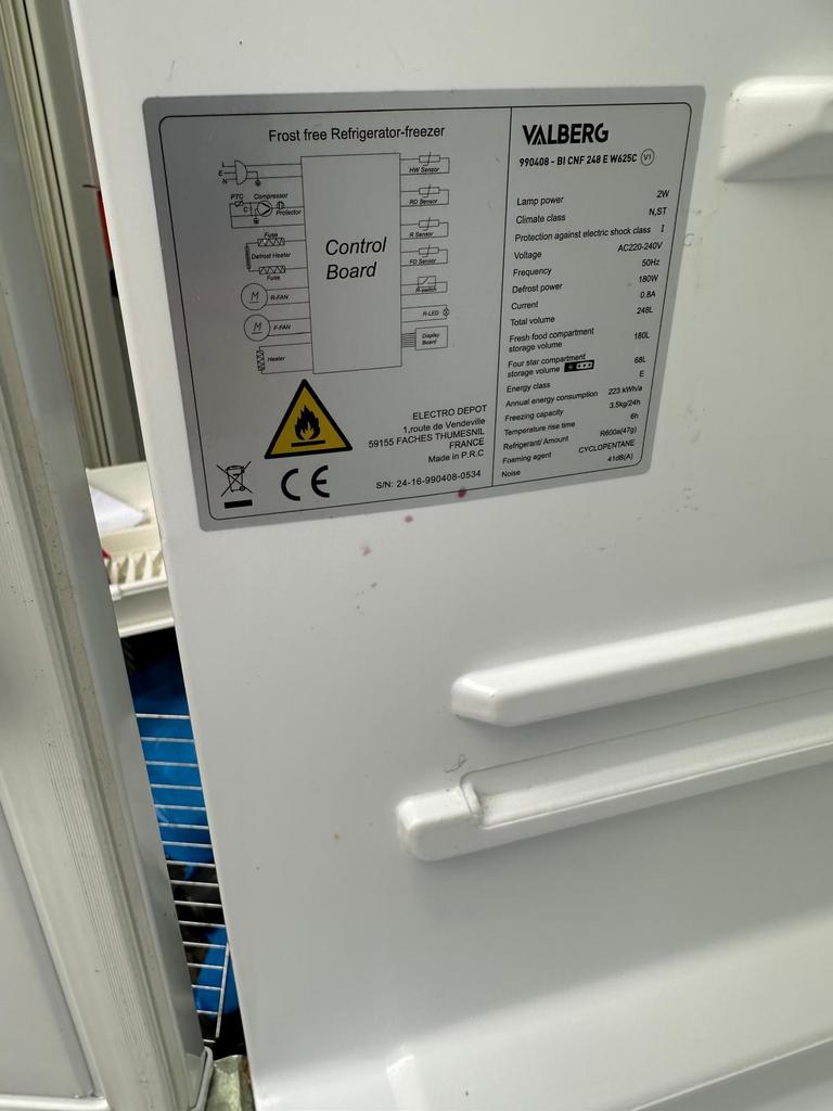 VALBERG - Frigo combiné encastrable 248l, Electroménager, Réfrigérateurs & Frigos, Enlèvement, Comme neuf