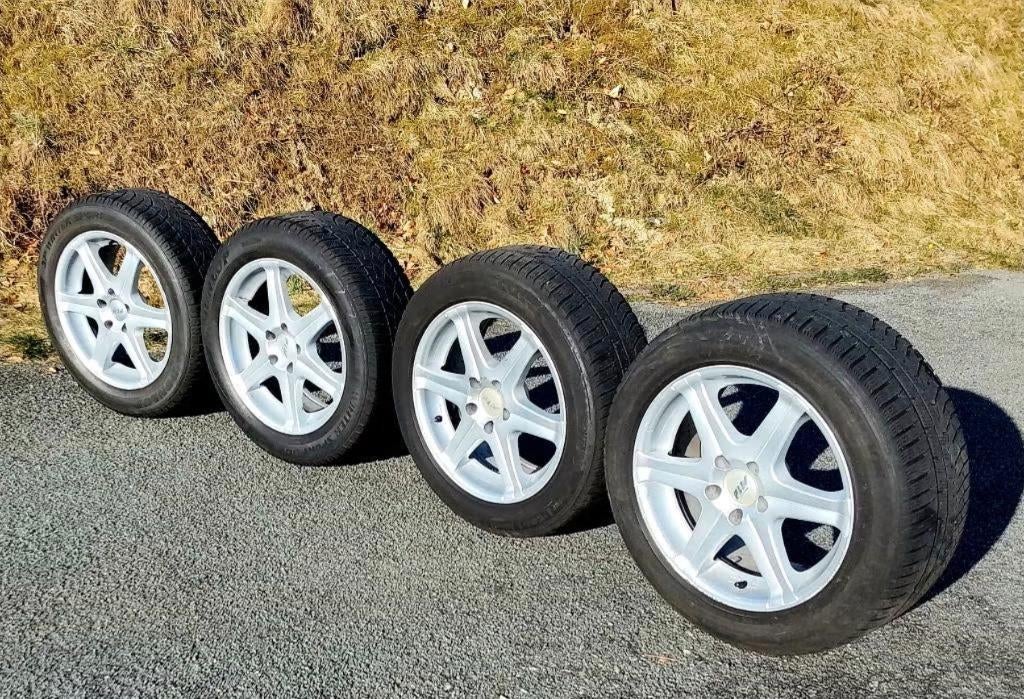 Jantes en alliage avec des pneus 225/55-17 Mercedes, Pneus et Jantes, Pneus hiver, 17 pouces, Enlèvement