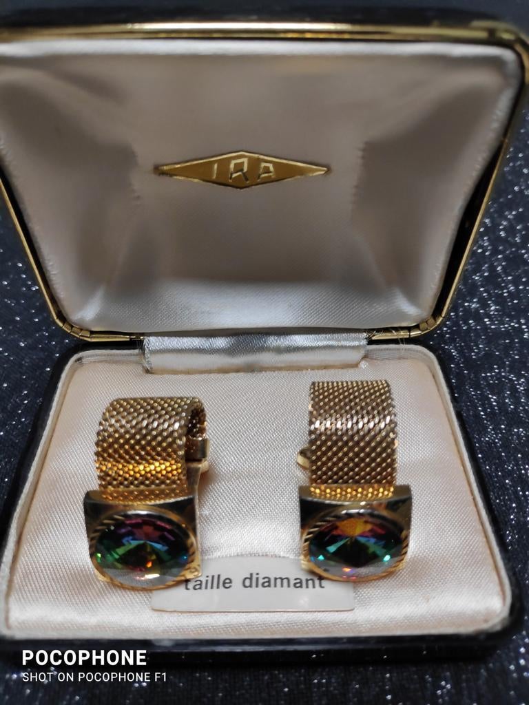 Boutons de manchette vintage, Enlèvement