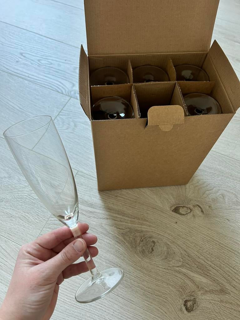 12 cava glazen, Ophalen, Zo goed als nieuw