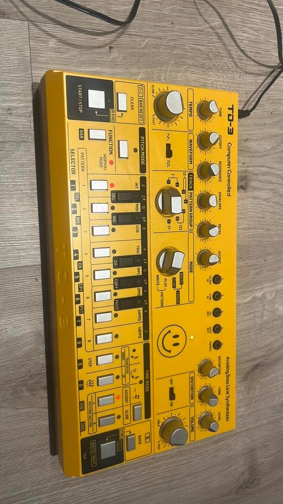 Behringer td-3 bass line synth, Muziek en Instrumenten, Ophalen, Zo goed als nieuw