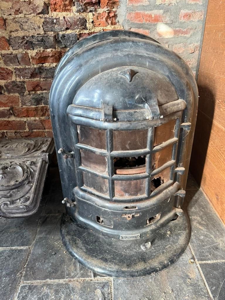 Oude kolenkachel Surdiac, Maison & Meubles, Autres carburants, Poêle à charbon, Enlèvement, Utilisé