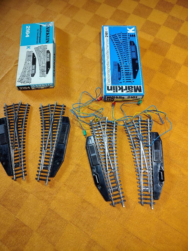 Paires d'échange de rails K Marklin 2161 et 2164, Analogique, Enlèvement ou Envoi, Courant alternatif, Rails