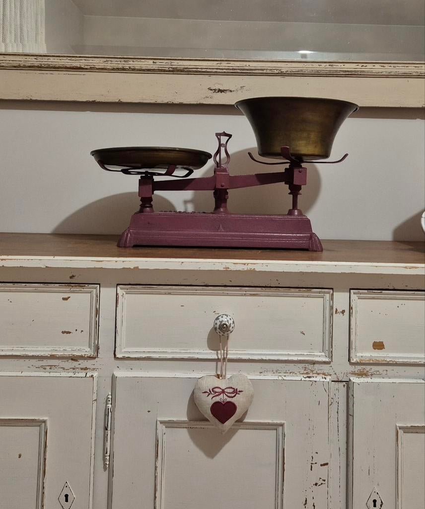 Balance ancienne en fonte – bordeaux patiné – déco shabby /, Antiek en Kunst, Antiek | Woonaccessoires, Ophalen