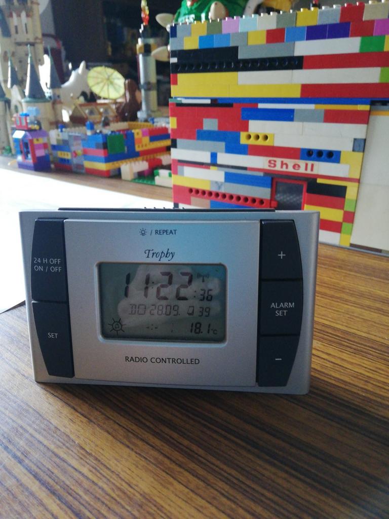 Réveil radio-piloté. Trophy., Enlèvement ou Envoi, Comme neuf