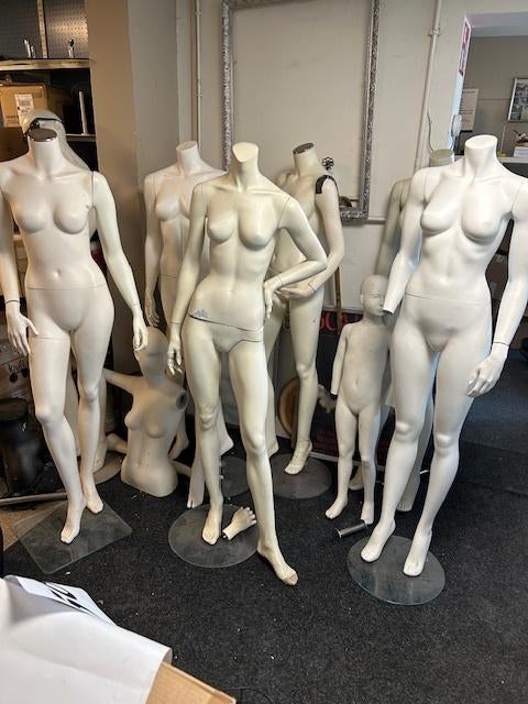 mozaiek kunstenaars decoratie etalagepop 10 stuks voor 150€, Ophalen of Verzenden