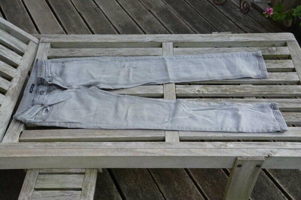 2 Jeans maat 36 2 stks 1 washed grijs en 1 biker bordeaux, Kleding | Dames, Spijkerbroeken en Jeans, Gedragen, W28 - W29 (confectie 36)