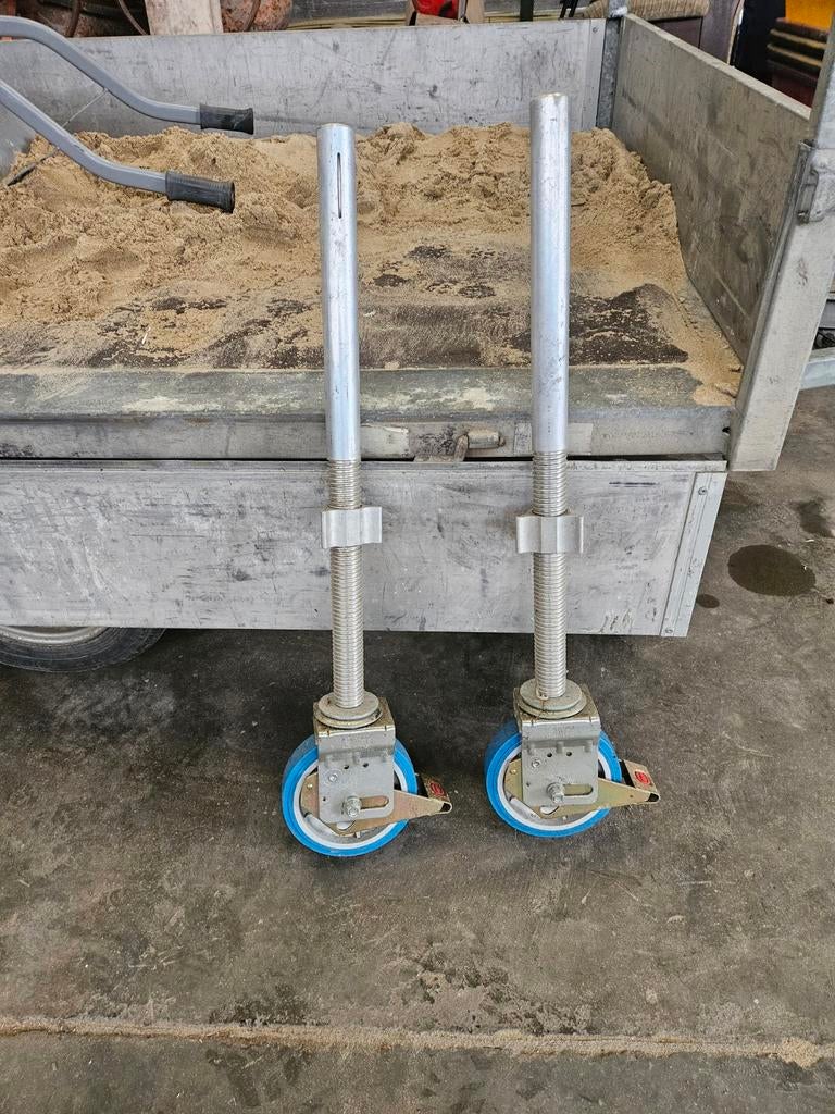 Solide stelling poten (wielen) 2 stuks, Doe-het-zelf en Bouw, Ophalen