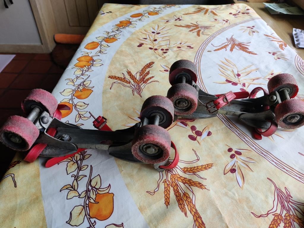 Patins à roulettes en fer vieux d'au moins 50 ans, Enlèvement