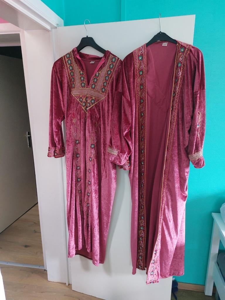 A VENDRE TENUE ORIENTALE VELOURS ROBE  + PEIGNOIR, Ophalen, Overige typen, Maat 42/44 (L), Roze