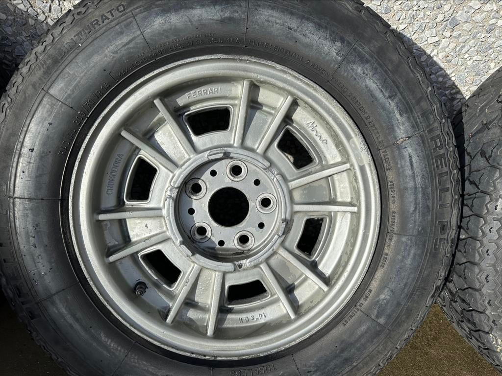 Ferrari 308 GT4., Enlèvement ou Envoi, Utilisé, Jante(s)