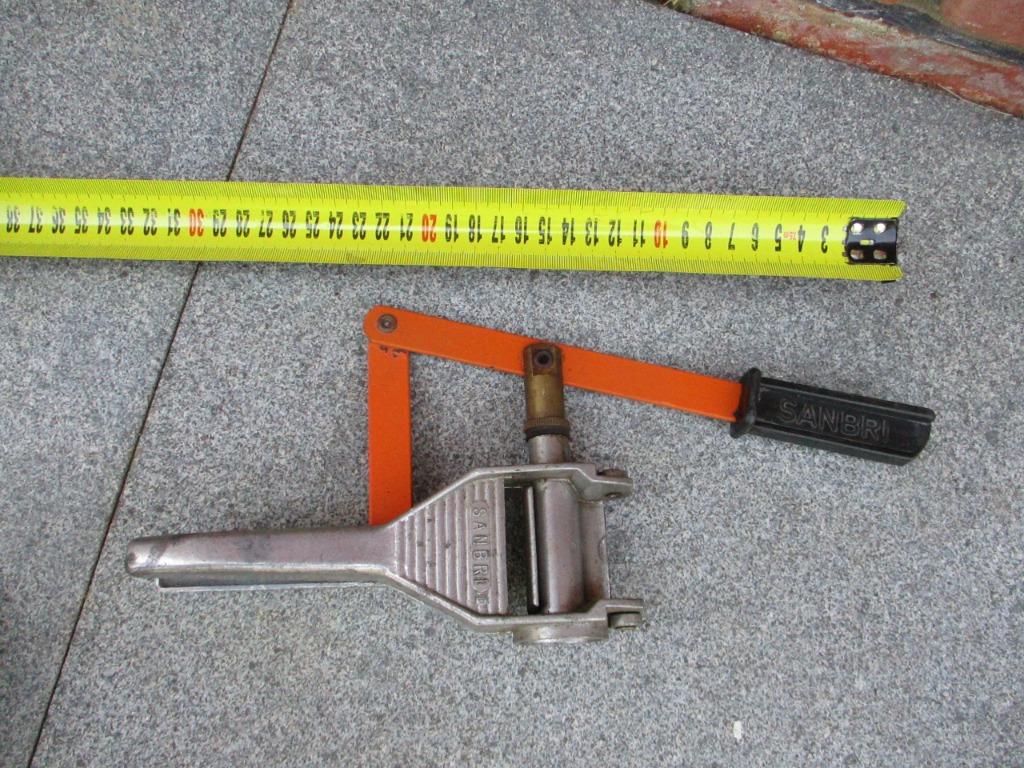 vintage Franse Sanbri  wijnfles corker /kurkenduwer, Maison & Meubles, Cuisine | Ustensiles de cuisine, Utilisé, Enlèvement ou Envoi