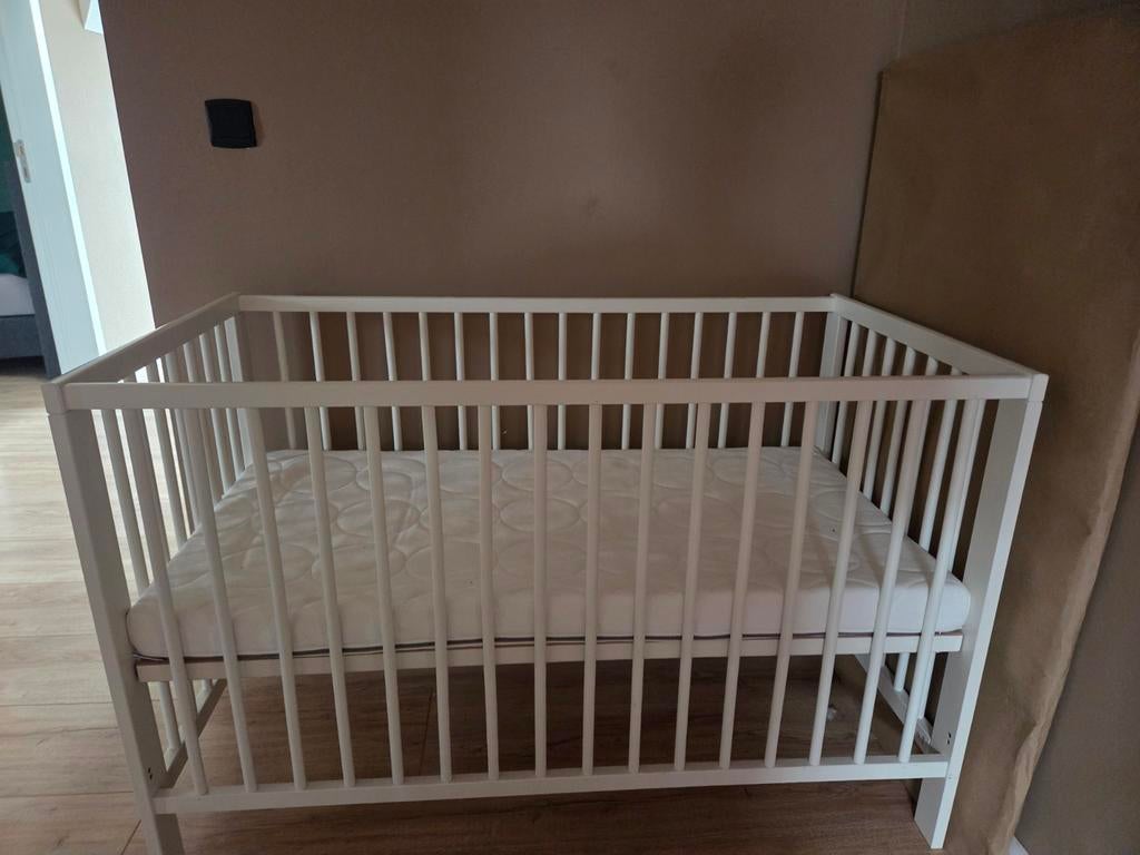 BIJNA NIEUWE IKEA BABY BEDJE, Ophalen