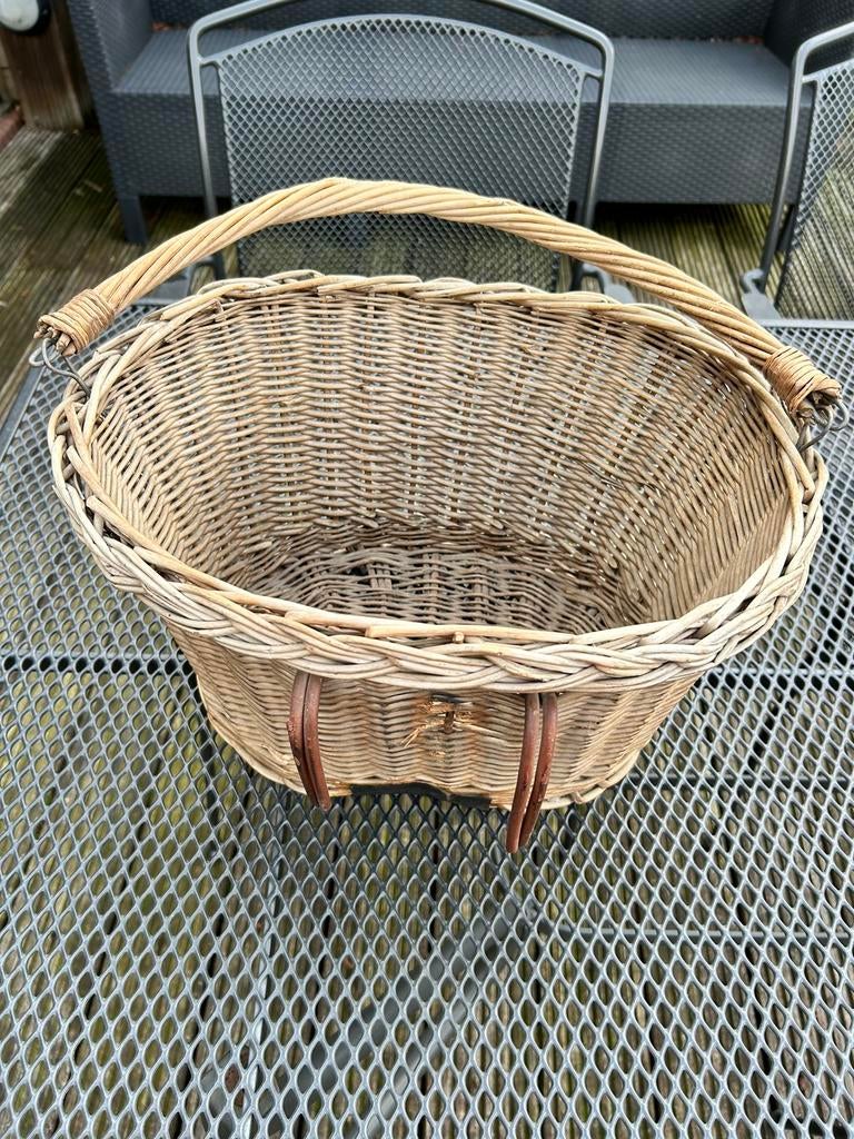 Te koop rieten mand voor op de fiets ( geen koerier diensten, Ophalen