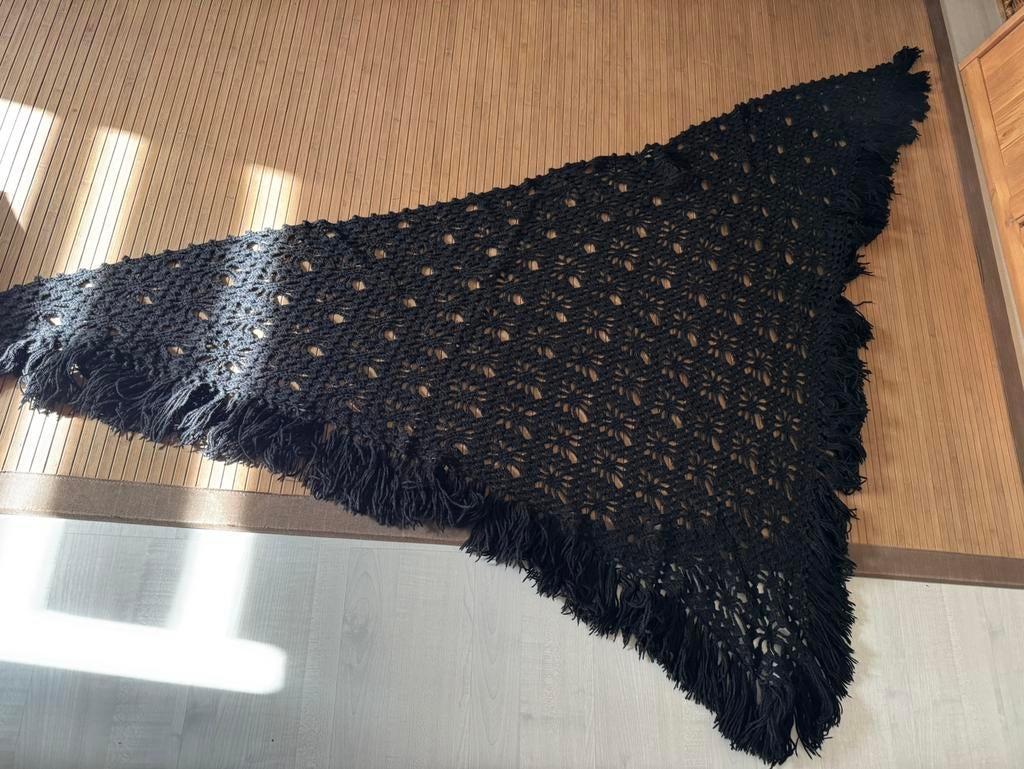 Zwarte sjaal boho stijl, Kleding | Dames, Ophalen of Verzenden, Zo goed als nieuw, Sjaal