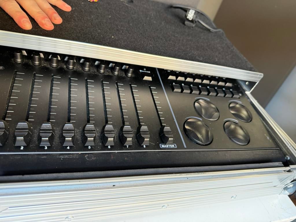 Elation midicon 2 in flightcase, Muziek en Instrumenten, Ophalen, Licht, Geluidgestuurd