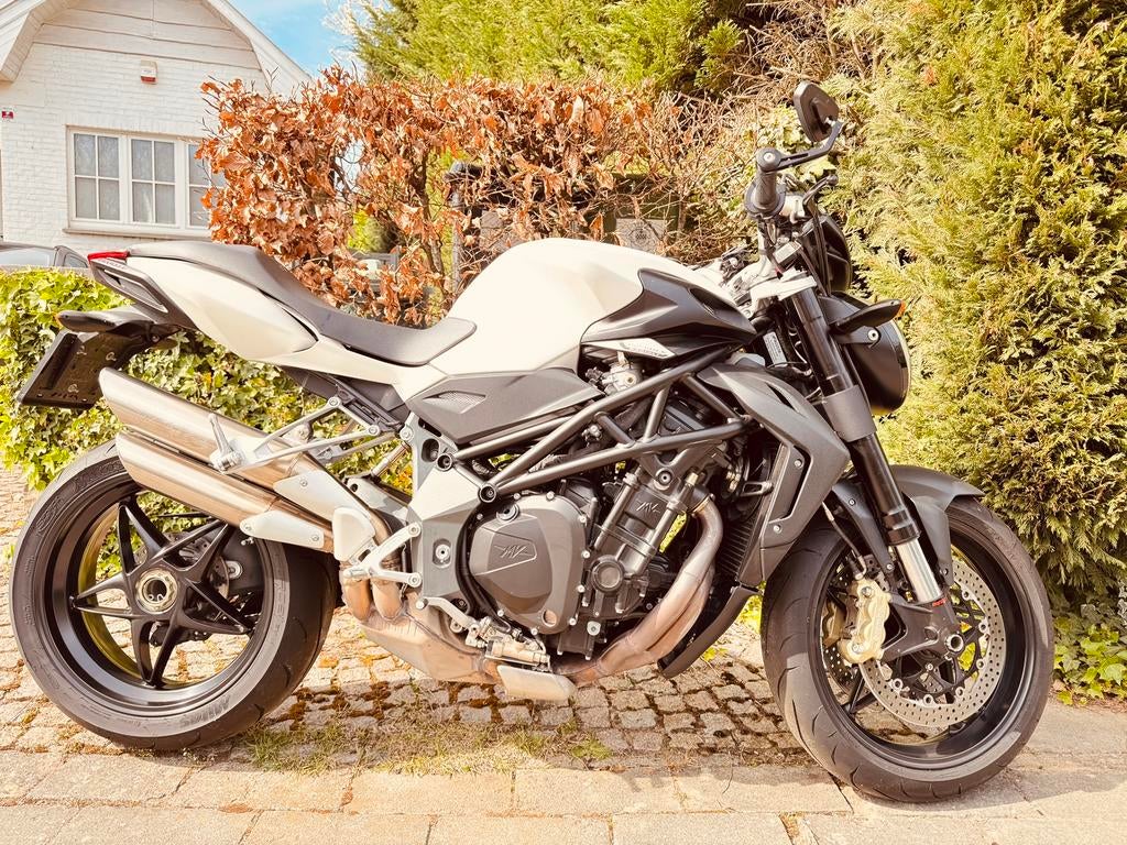 MV Agusta Brutale 920 slechts 5.800 km, Motoren, Ophalen