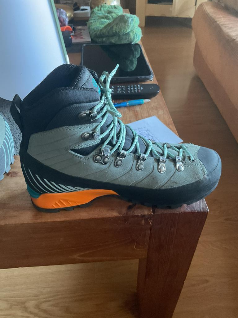 Wandelschoen te koop, Ophalen, Zo goed als nieuw