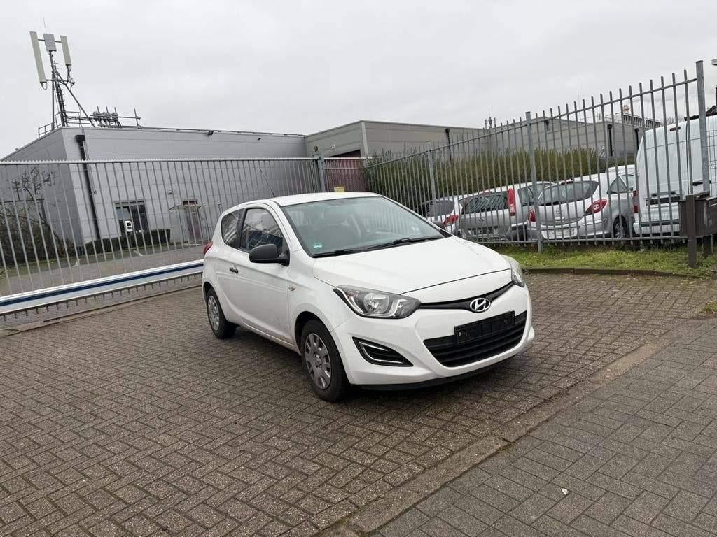 HYUNDAI I 20 / 1.2 BENZINE / AIRCO / 105000KM / LEZ OK, Auto's, Hyundai, Voorwielaandrijving, Euro 5, Stof, Zwart