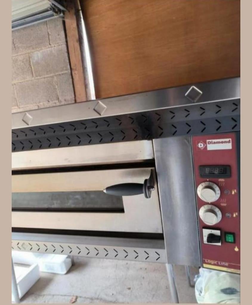 Four pizza diamond 6x33cm comme neuf années 2019 380v, Enlèvement ou Envoi