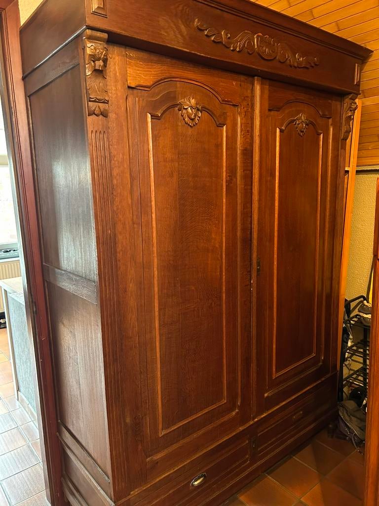 Oude garderobekast, Ophalen