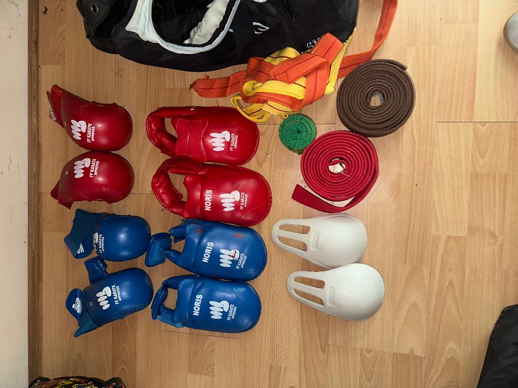 Equipement protection Karaté, Comme neuf, Enlèvement, Protection pour arts martiaux, Karaté