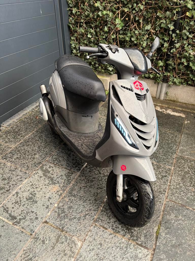 Piaggio zip 2t a klasse, Fietsen en Brommers, Ophalen, Zo goed als nieuw, 70 cc, Zip
