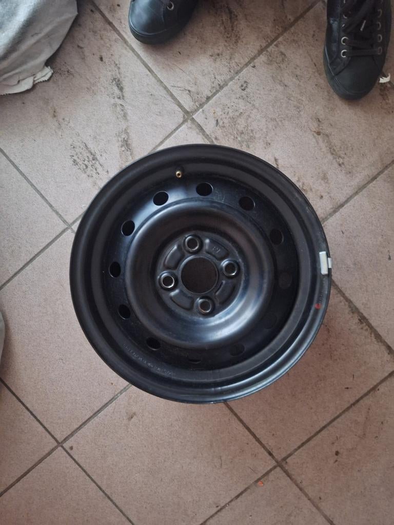 Suzuki Swift 4 maal wielen en deksels goed als nieuw, Auto's, Suzuki, Particulier, Te koop