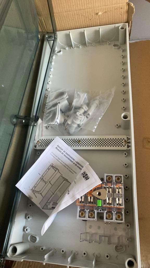 Meterkast. 40€, Doe-het-zelf en Bouw, Elektriciteit en Kabels, Ophalen, Nieuw