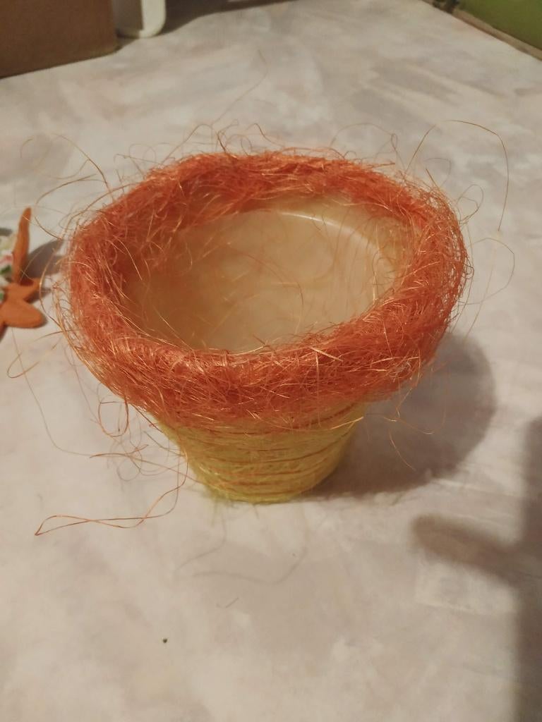 potje in rotan als paasdecoratie voor bv plantje... nieuw, Ophalen of Verzenden, Nieuw