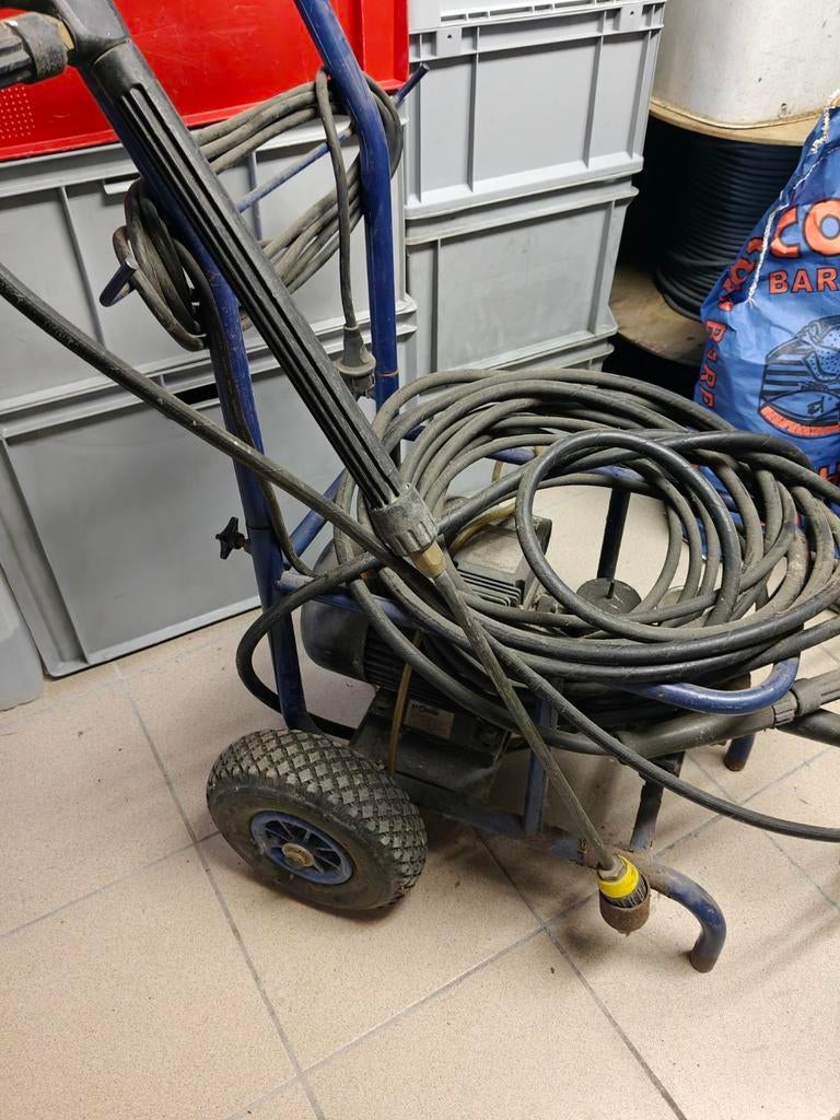 Hogedruk reiniger met vuilfrees. Professionele model., Ophalen