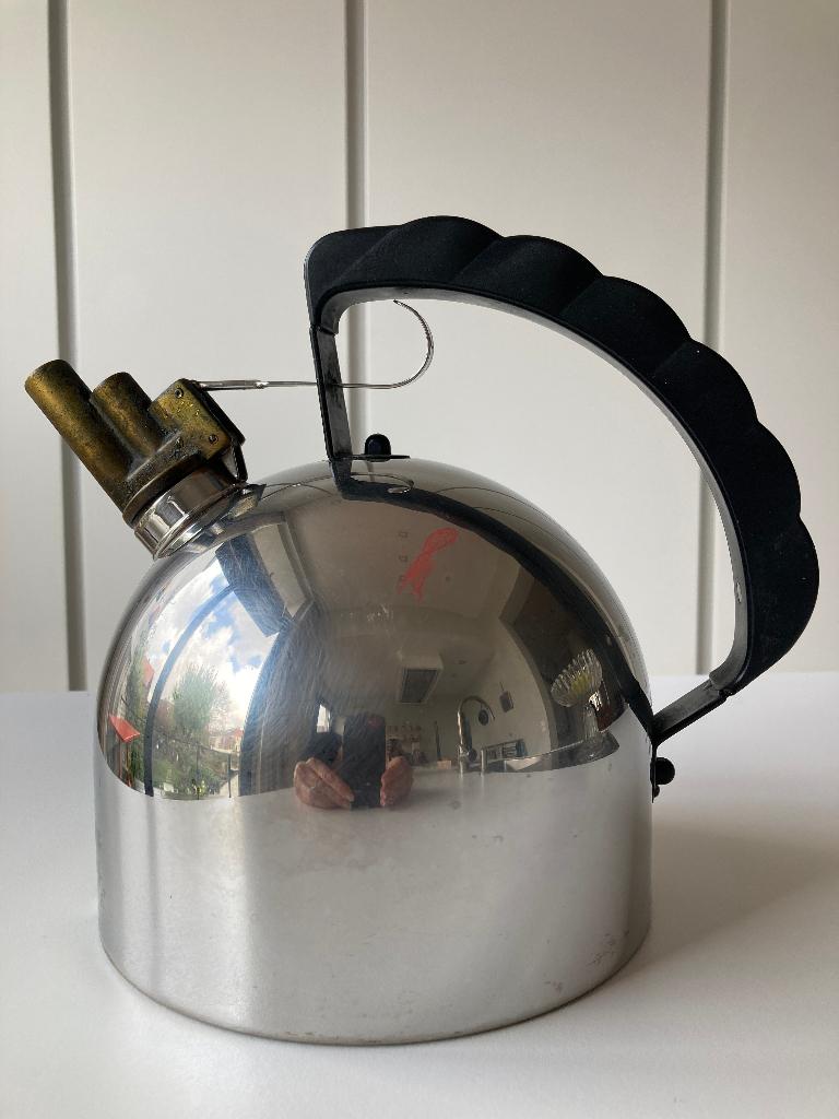 Bouilloire Alessi, Enlèvement, Utilisé