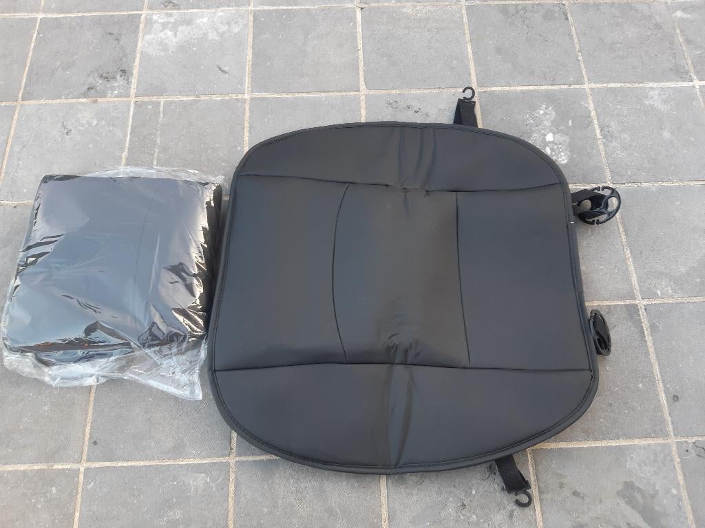Housses de siège auto en cuir noir 2 pièces. universellement, Autos : Pièces & Accessoires, Enlèvement ou Envoi, Neuf