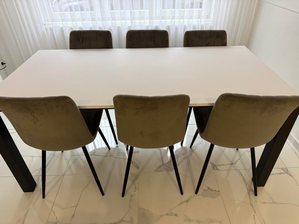 TAFEL / STOELEN / DRESSOIR SET, Ophalen, Zo goed als nieuw