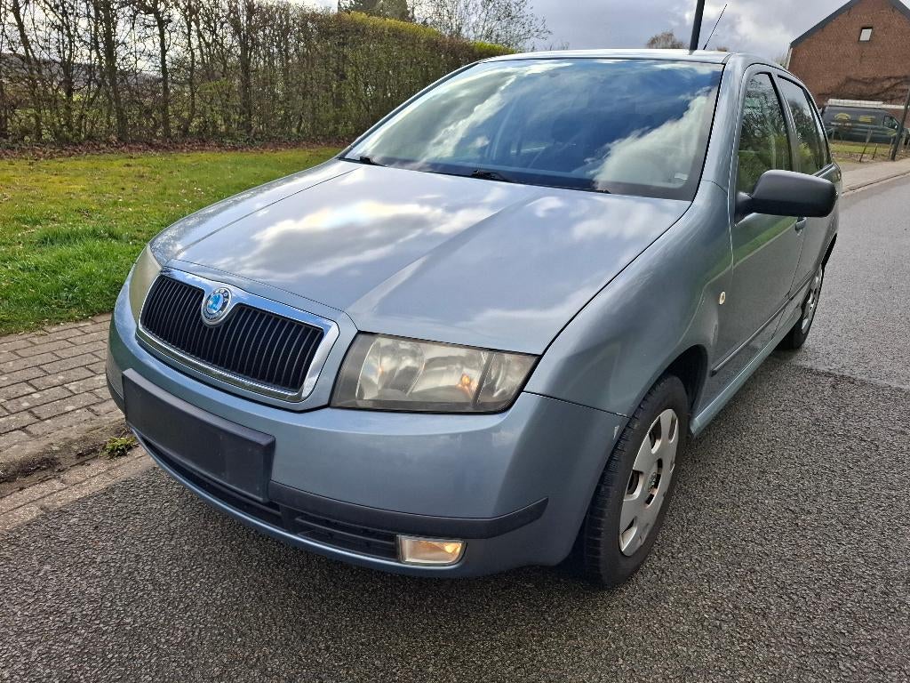 Skoda Fabia 1.2i 55 Ch Essence 5 Portes, Autos, Argent ou Gris, Achat, Boîte manuelle, Entretenue par le concessionnaire