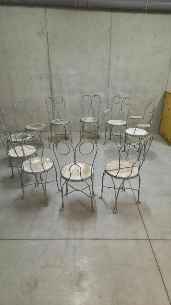10 chaises, Enlèvement, Bois