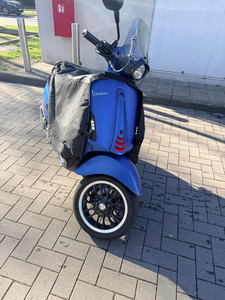 Vespa sprint euro 5, Fietsen en Brommers, Ophalen, Zo goed als nieuw
