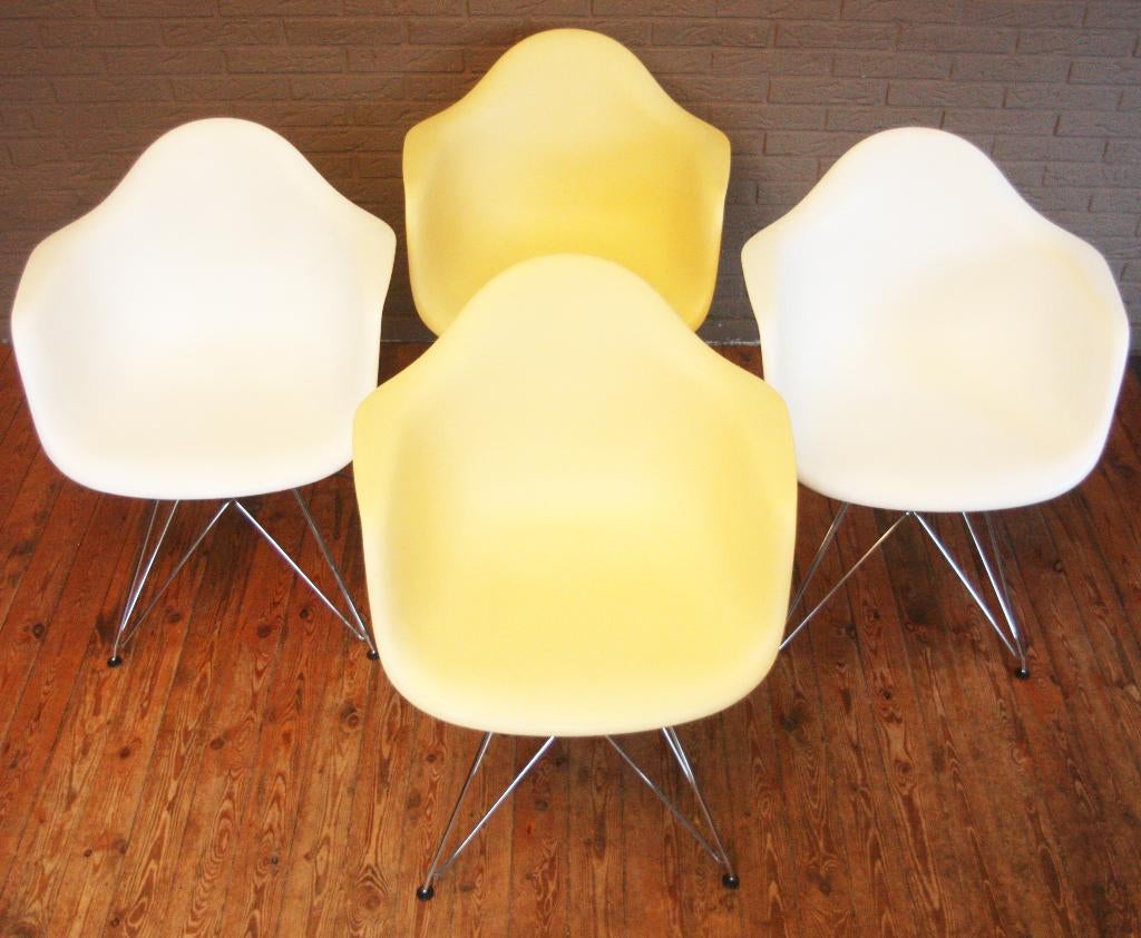 Eames Design Dining Armchairs / Charles & Ray Eames / Vitra, Antiek en Kunst, Ophalen