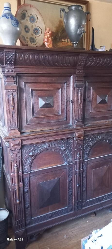 Armoire à quatre portes du sud des Pays-Bas des XVIIe et XVI, Enlèvement