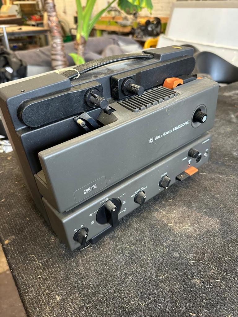 Projecteur de cinéma Bell & Howell, Enlèvement, 1980 à nos jours, Caméra