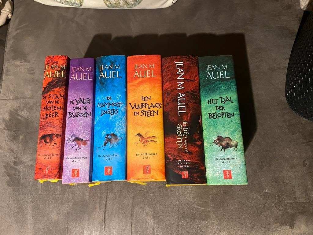 Jean m Auel - serie aardkinderen, Boeken, Ophalen of Verzenden