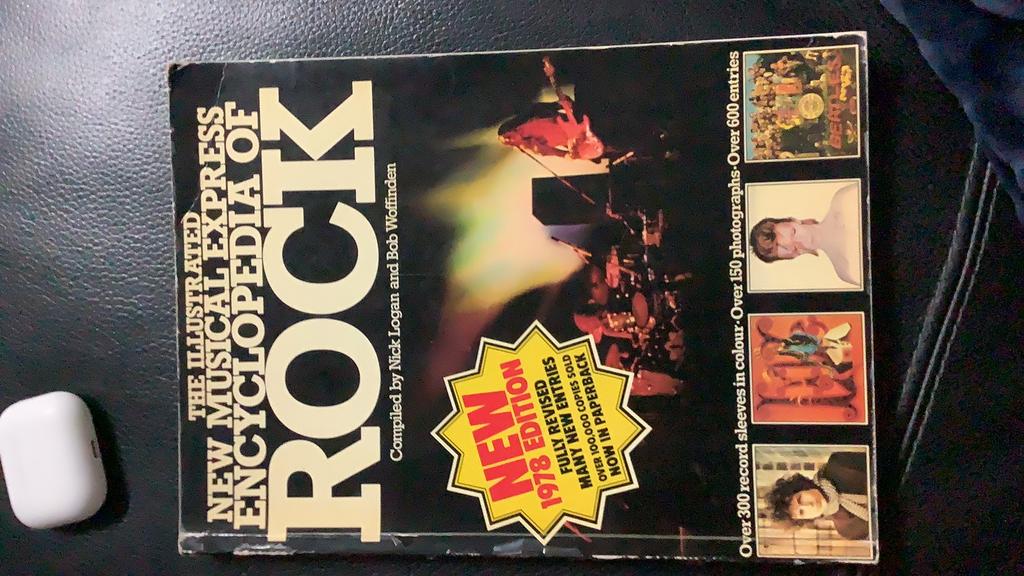 Illustraded encyclopedia of rock- 256 blz, Boeken, Gelezen, Ophalen of Verzenden, Los deel, Overige onderwerpen