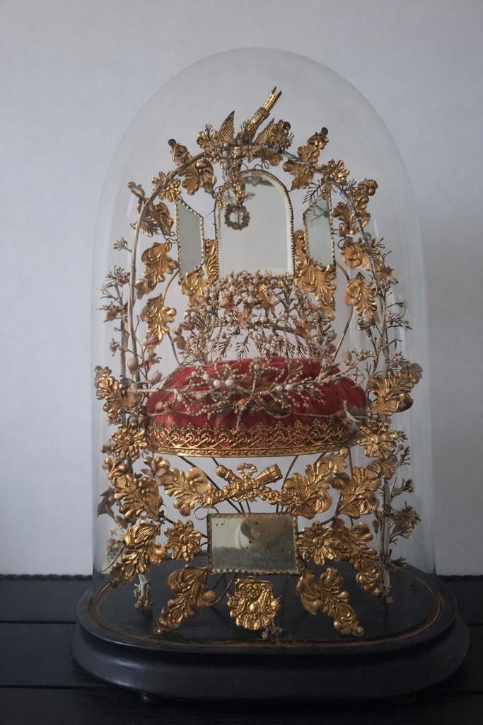 Grande cloche de mariée ancienne, Enlèvement